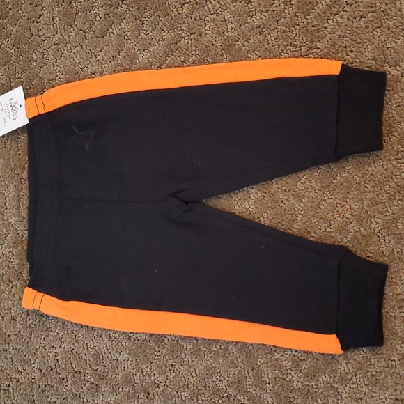 Boys Baby Essentials 4pc Mommy's Little Monster Pants Hat Set Size 3 6 9 mo NWT - Picture 4 of 5